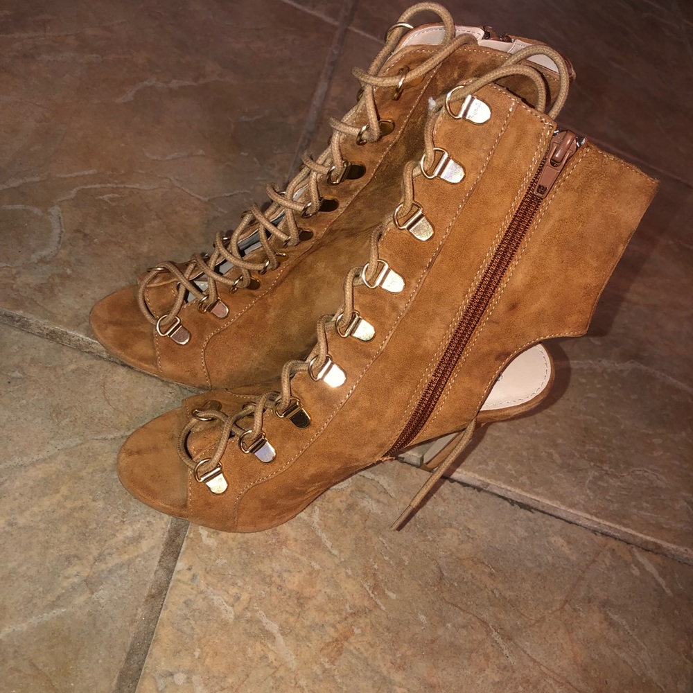 Steve Madden Suede Heels🍁